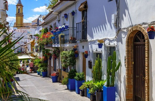Urbanizacion Puerto de Estepona Apartment | Cosy apartment for 4 people with A/C, pool, WIFI, TV and balcony