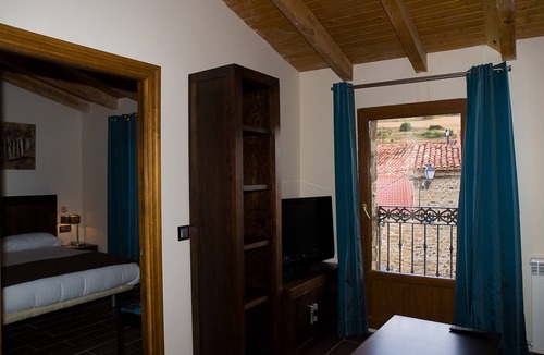 Villar del Rio House | Cosy Countryside Retreat 'Las Rozas' with Mountain Views
