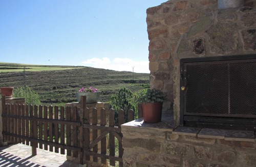 Villar del Rio House | Cosy Countryside Retreat 'Las Rozas' with Mountain Views
