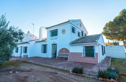 Fuente de Piedra Ski Chalet | Cottage Luna Viña, in an Andalusian environment and ideal for families.