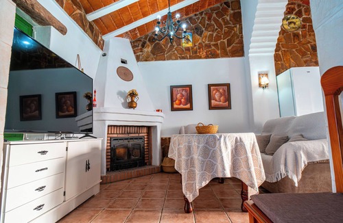 Fuente de Piedra Ski Chalet | Cottage Luna Viña, in an Andalusian environment and ideal for families.