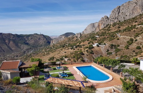 Alora House | Cottage sleeps 8 with pool and barbecue