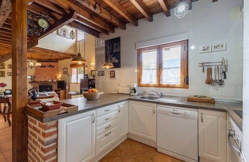 Bonilla de la Sierra House | Country House 'El Mirador Del Gato 2' with Mountain View, Shared Pool and Wi-Fi