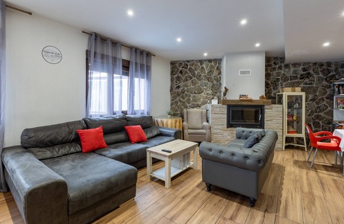 Mediana de Voltoya House | Country House 'Camino De Avila' with Mountain View, Private Pool and Wi-Fi