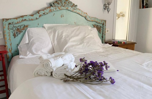 Perales del Puerto House | Country House 'La Grulla Dorada' with Shared Terrace, Wi-Fi and Air Conditioning