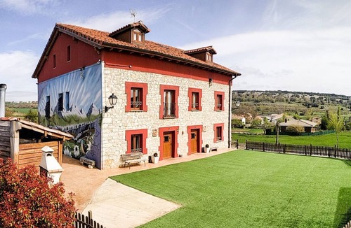 Basconcillos del Tozo House | Country House 'La Bernarda I' with Mountain View, Shared Garden and Wi-Fi