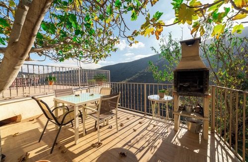 Laroya House | Country House 'C´antonia Y Manuel' with Mountain View, Wi-Fi and Air Conditioning