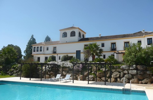 Almogia House | Country House 'Cortijo Puertoelperal' with Mountain View, Wi-Fi and Air Conditioning