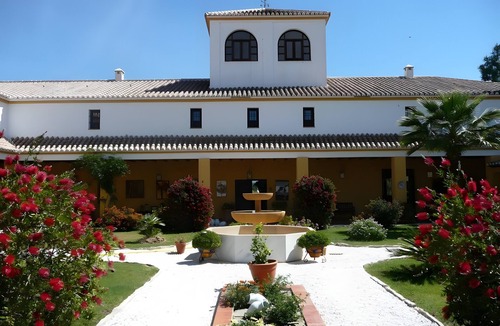Almogia House | Country House 'Cortijo Puertoelperal' with Mountain View, Wi-Fi and Air Conditioning