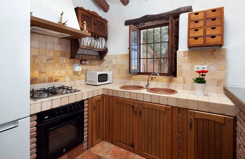 Periana House | Country House 'Cortijo Salva' with Mountain Views, Private Garden, and Wi-Fi