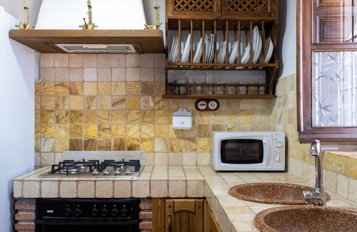 Periana House | Country House 'Cortijo Salva' with Mountain Views, Private Garden, and Wi-Fi