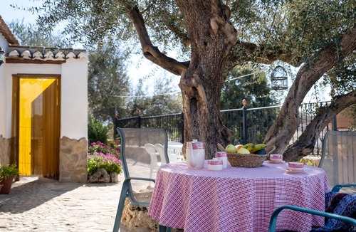 Periana House | Country House 'Cortijo Salva' with Mountain Views, Private Garden, and Wi-Fi
