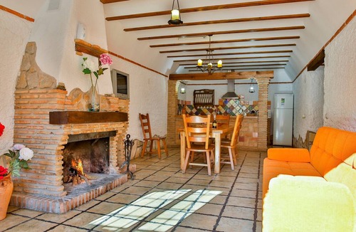 Castillejar House | Country House 'Cuevas 3' with Mountain View, Shared Pool and Wi-Fi