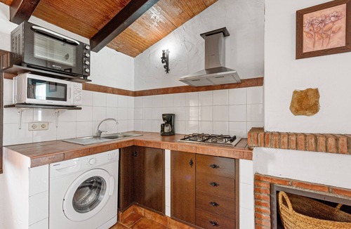 Almogia House | Country House 'El Granero' with Lake View, Shared Pool and Wi-Fi