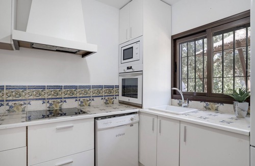 Ronda House | Country House 'El Puente Ronda' with Lake View, Wi-Fi and Air Conditioning