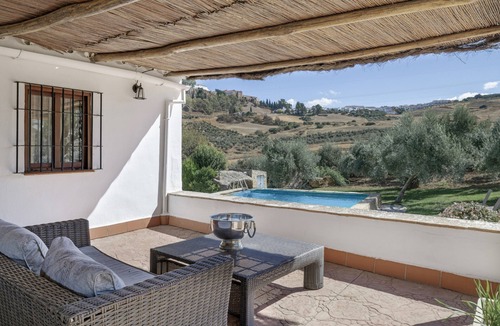 Ronda House | Country House 'El Puente Ronda' with Lake View, Wi-Fi and Air Conditioning