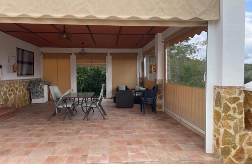 Lucena Cottage | Country House Finca Fuente la Parra in Lucena, ideal for families.