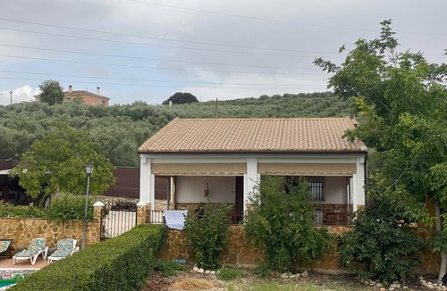 Lucena Cottage | Country House Finca Fuente la Parra in Lucena, ideal for families.