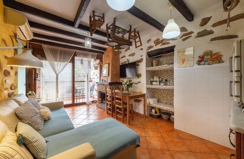 Laroya House | Country House 'La Casa Al Revés' with Mountain View, Wi-Fi and Air Conditioning