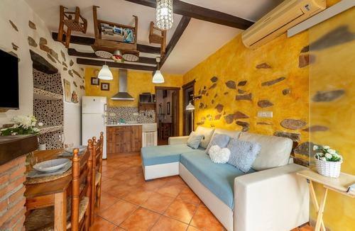 Laroya House | Country House 'La Casa Al Revés' with Mountain View, Wi-Fi and Air Conditioning