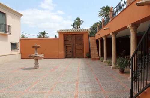 La Alfoquia Villa | Country House 'La Florida' with Shared Pool, Wi-Fi and Air Conditioning