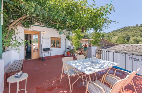 Jabugo House | Country House 'La Rana Verde De Arriba' with Mountain Views, Private Terrace & Wi-Fi