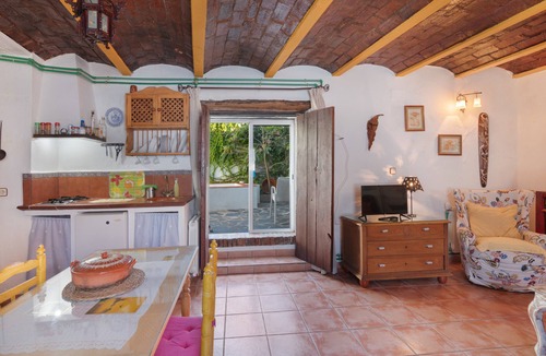 Jabugo House | Country House 'La Rana Verde De Abajo' with Mountain View, Private Pool and Wi-Fi