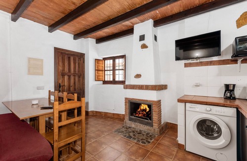 Valle del Guadalhorce House | Country House 'La Yegueriza' with Lake View, Shared Pool and Private Terrace
