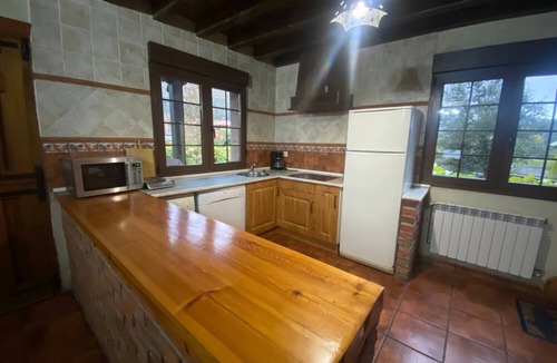 Celis House | Country House 'Los Avellanos 1' with Mountain Views, Private Garden and Barbecue