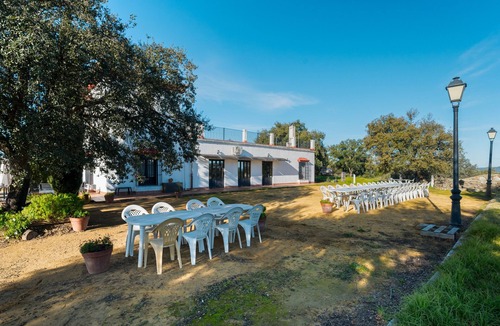 El Ronquillo House | Country House 'Puerto Cabero' with Lake View, Private Terrace and Air Conditioning