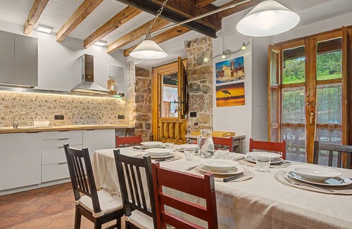 Parres House | Country House 'Rincón Del Sol' with Mountain View and Wi-Fi