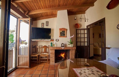 Fuenteheridos House | Country House 'Tragaluz Il' with Mountain View, Shared Terrace and Wi-Fi