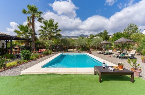 Alora House | Country House 'Villa Pinale Álora' with Mountain View, Wi-Fi and Air Conditioning