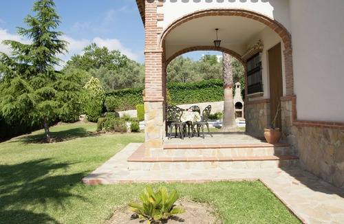 Antequera Villa | Cozy Villa in Villanueva de la Concepción with Swimming Pool