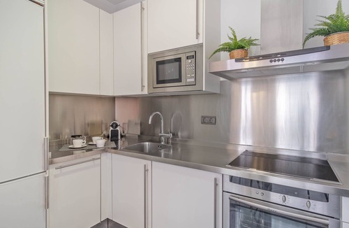 Milla de Oro Apartment | Cozy Apartment for 2 on Exclusive Street, Madrid