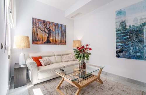 Milla de Oro Apartment | Cozy Apartment for 2 on Exclusive Street, Madrid