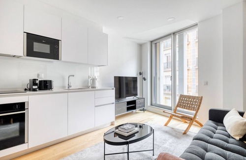 Moncloa - Arguelles Apartment | Cozy Argüelles Studio, near Royal Palace and Madrid Rio, by Blueground