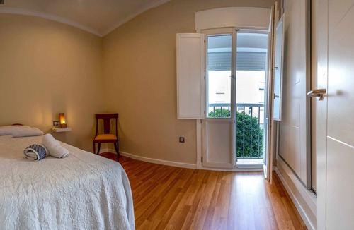 Old Town Apartment | Cozy Catedral Ha Apartment