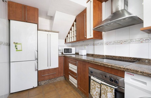 Rota House | Cozy Holiday Home "Casa Costa Ballena Dahlia" near the Beach with Wi-Fi, Pool