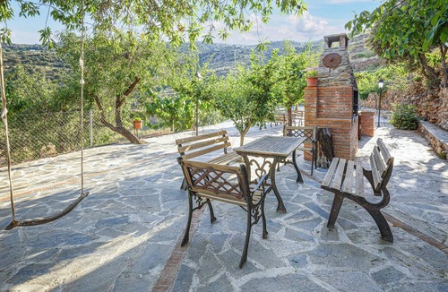 Laroya House | Cozy home in LAROYA with house a mountain view