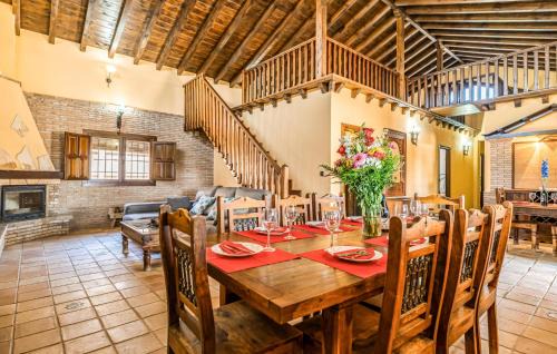 Salar House | Cozy Home In Salar With Indoor Swimming Pool