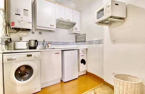 Justicia Apartment | Cozy Malasaña - Studio with balcony in the center, AC