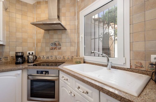 Urbanizacion Costabella House | Cozy Townhouse walking distance to the beach in Costabella, Marbella
