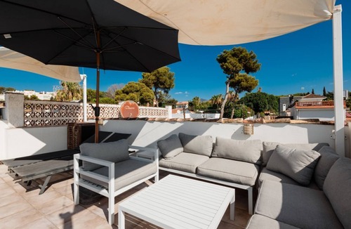 Urbanizacion Costabella House | Cozy Townhouse walking distance to the beach in Costabella, Marbella