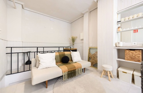 El Pilar Apartment | Creative loft with bar and unique style | near M30
