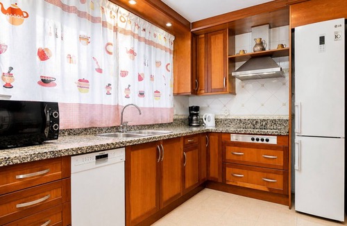 Marbella City Centre Apartment | Cubo's Apartment Mayoral Front Line Marbella & Free Parking/beachfront/community pool/free wifi