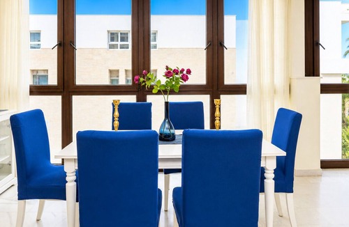 Marbella City Centre Apartment | Cubo's Apartment Mayoral Front Line Marbella & Free Parking/beachfront/community pool/free wifi