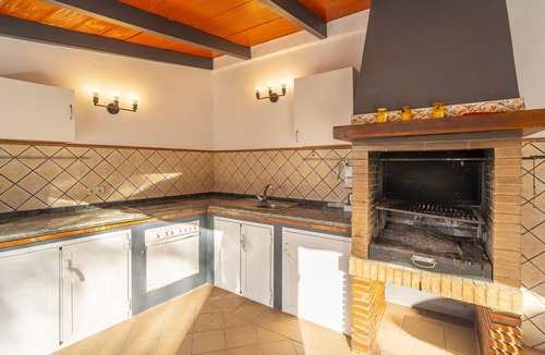 Coin Ski Chalet | Cubo's Casa El Rodeo & Private Pool/air conditioning/private parking/free Wi-Fi