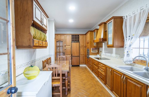 Coin Ski Chalet | Cubo's Casa El Rodeo & Private Pool/air conditioning/private parking/free Wi-Fi