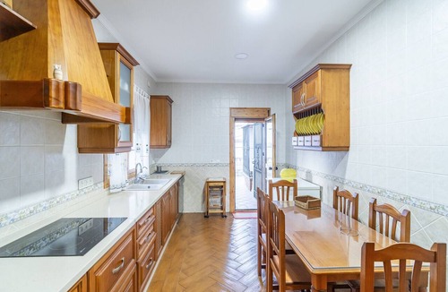 Coin Ski Chalet | Cubo's Casa El Rodeo & Private Pool/air conditioning/private parking/free Wi-Fi